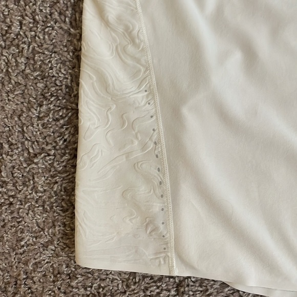 2/$15 3/$20🌹 Lululemon racer back running shirt with reflective dots size - Picture 5 of 7